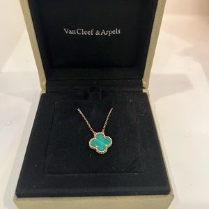 AUTHENTIC BRAND NEW VAN CLEEF MOTIF NECKLACE